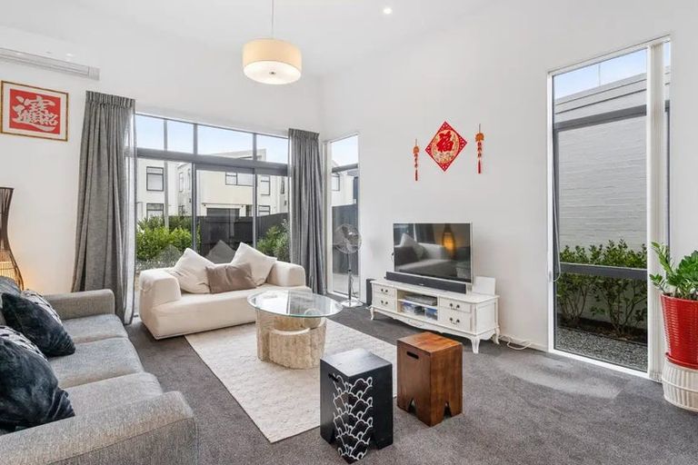 Photo of property in 12 Liberation Road, Papakura, 2110