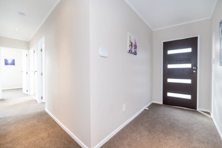 Photo of property in 10 Killington Crescent, Mangere, Auckland, 2022