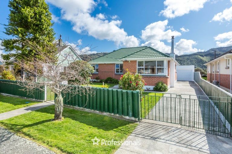Photo of property in 14 Courtenay Road, Heretaunga, Upper Hutt, 5018