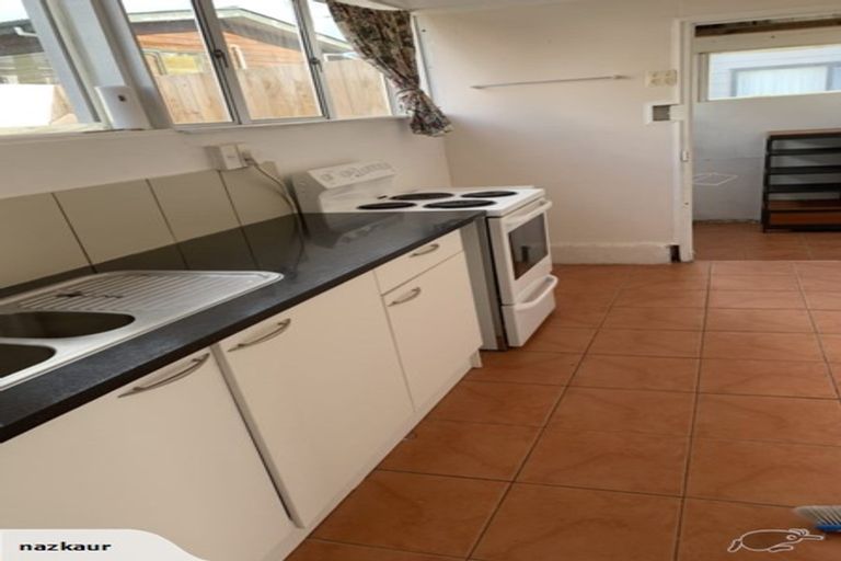 Photo of property in 1/66 Lynwood Road, New Lynn, Auckland, 0600