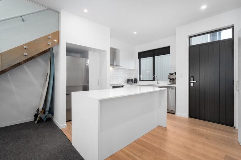 Photo of property in 175c Sutherland Road, Lyall Bay, Wellington, 6022