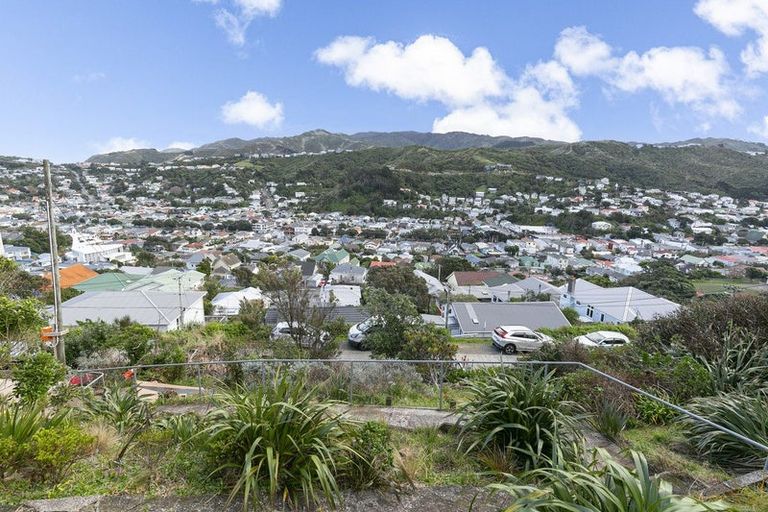 Photo of property in 26 Carlisle Street, Island Bay, Wellington, 6023