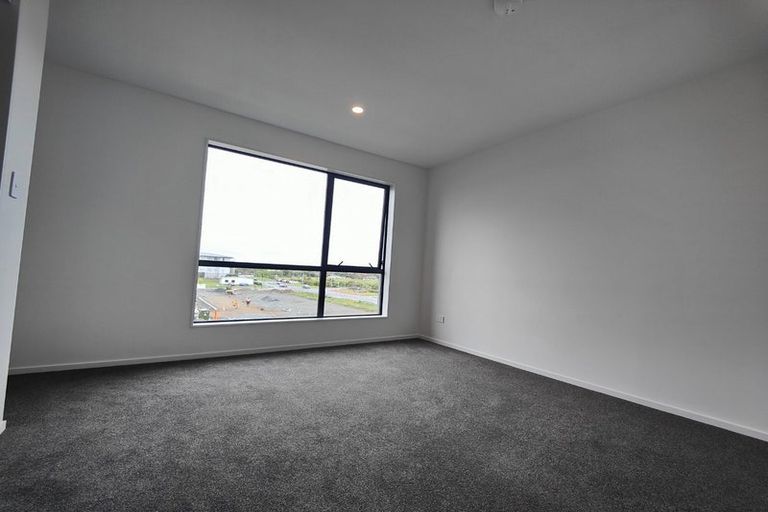 Photo of property in 16 Papa Takaro Lane, Flat Bush, Auckland, 2019