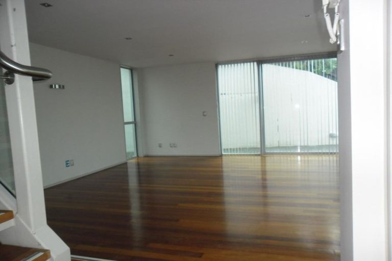 Photo of property in 1a The Crescent, Roseneath, Wellington, 6011