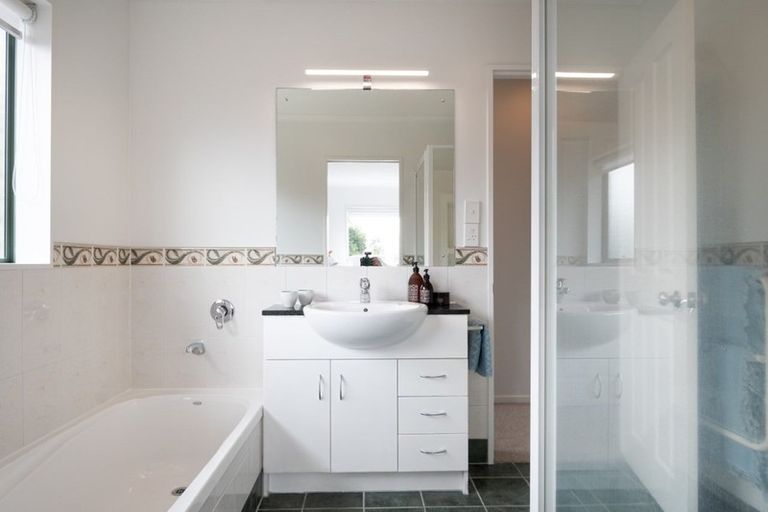 Photo of property in 32 Rush Creek Drive, Westgate, Auckland, 0614