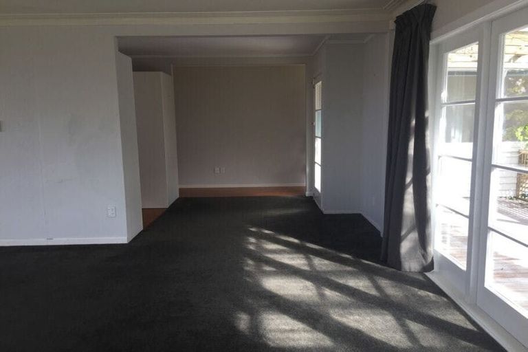 Photo of property in 37a Luckens Road, West Harbour, Auckland, 0618