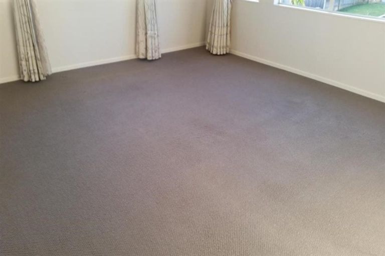 Photo of property in 9 Loughros Place, Pinehill, Auckland, 0632