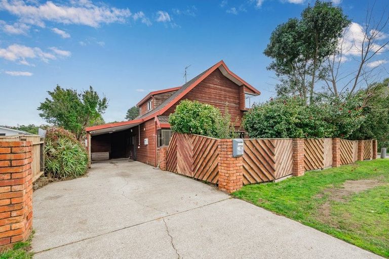 Photo of property in 1 Redwood Close, Paraparaumu, 5032