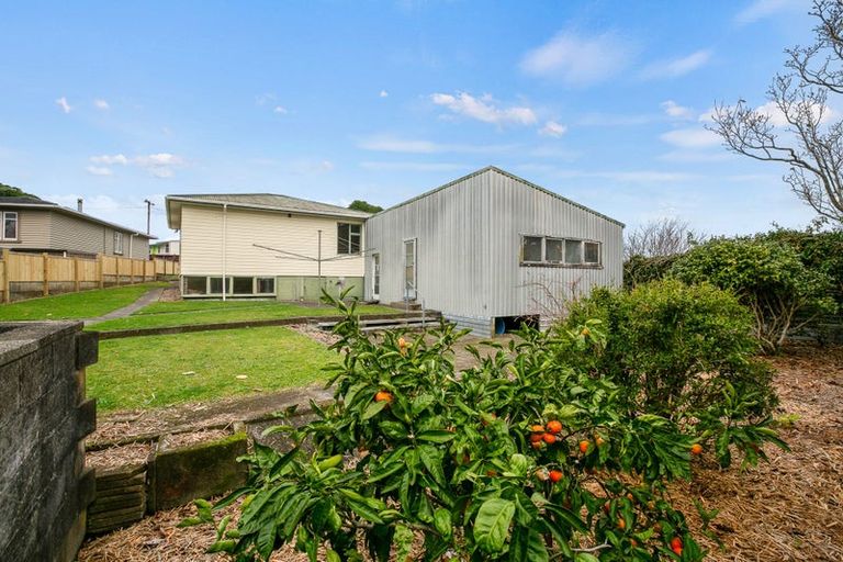 Photo of property in 5 Endeavour Street, Marfell, New Plymouth, 4310
