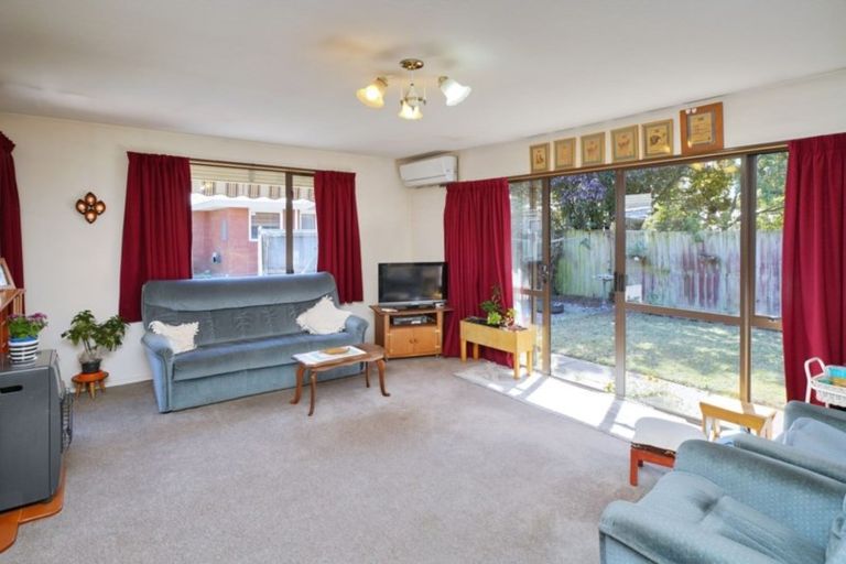 Photo of property in 2/58 Sawyers Arms Road, Northcote, Christchurch, 8052