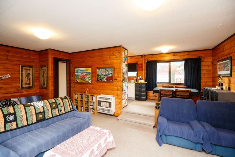 Photo of property in 50 Suzanne Grove, Kelvin Grove, Palmerston North, 4414