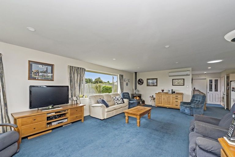 Photo of property in 4 Devon Crescent, Darfield, 7510