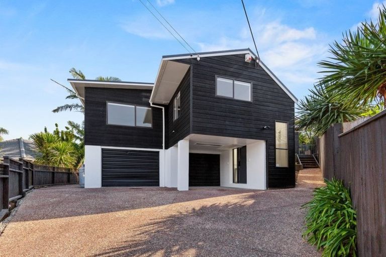 Photo of property in 1/22 Bevyn Street, Castor Bay, Auckland, 0620