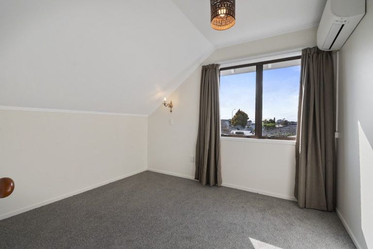 Photo of property in 41 Manapouri Crescent, Hokowhitu, Palmerston North, 4410