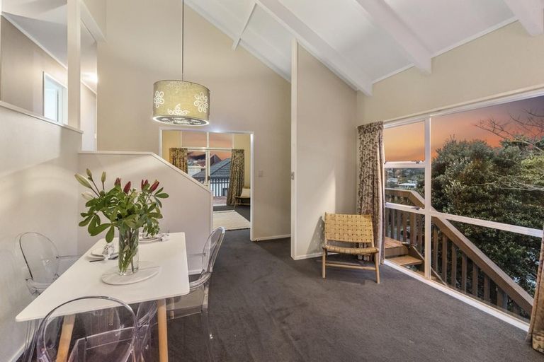 Photo of property in 2/9 Lynngate Place, Hillcrest, Auckland, 0627