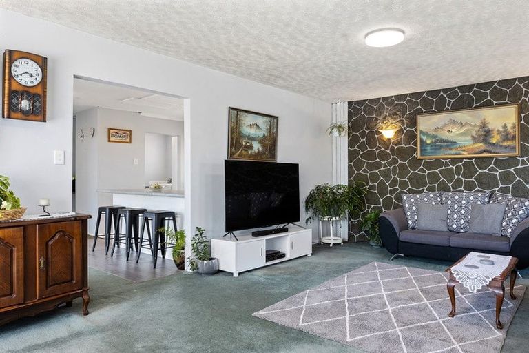 Photo of property in 26 Jenkins Avenue, Redwood, Christchurch, 8051