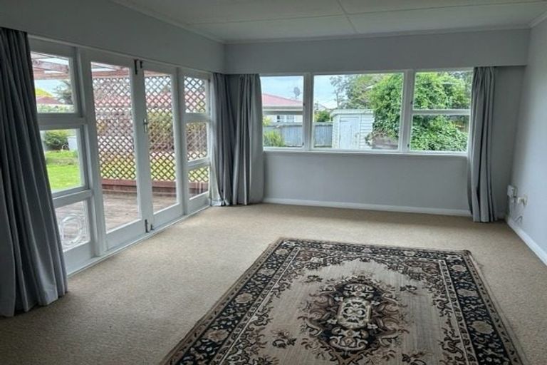 Photo of property in 11 Dittmer Street, Otaki, 5512