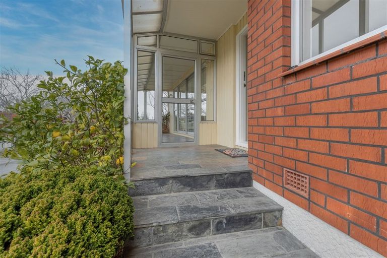 Photo of property in 6 Camberwell Place, Avonhead, Christchurch, 8042