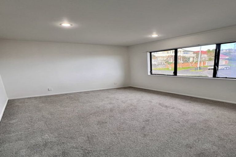 Photo of property in 8a Eske Place, Highland Park, Auckland, 2010