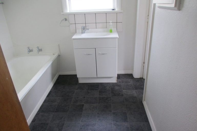 Photo of property in 19 Bartholomew Road, Levin, 5510