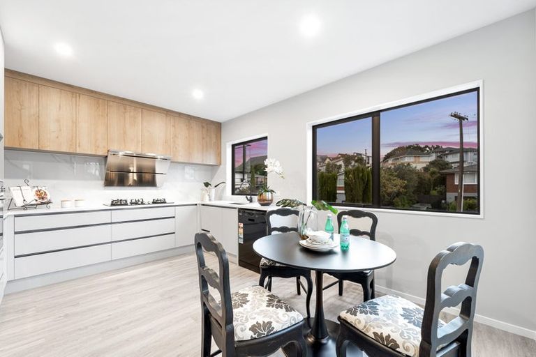 Photo of property in 13b Windermere Crescent, Blockhouse Bay, Auckland, 0600
