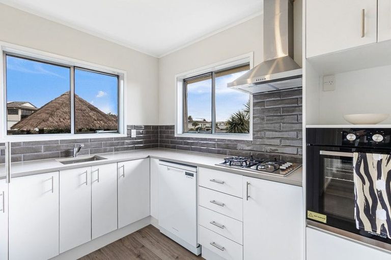 Photo of property in 2/12 Jenelin Road, Glendene, Auckland, 0602