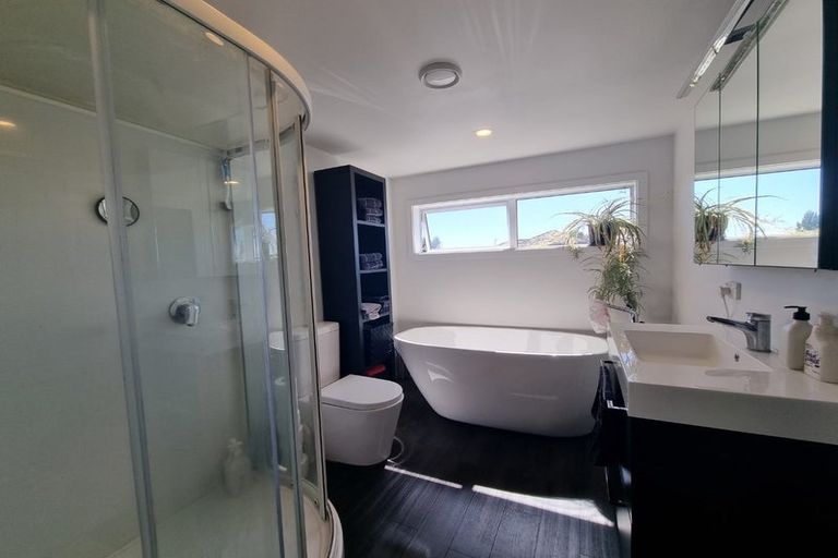 Photo of property in 2/33 Searells Road, Strowan, Christchurch, 8052