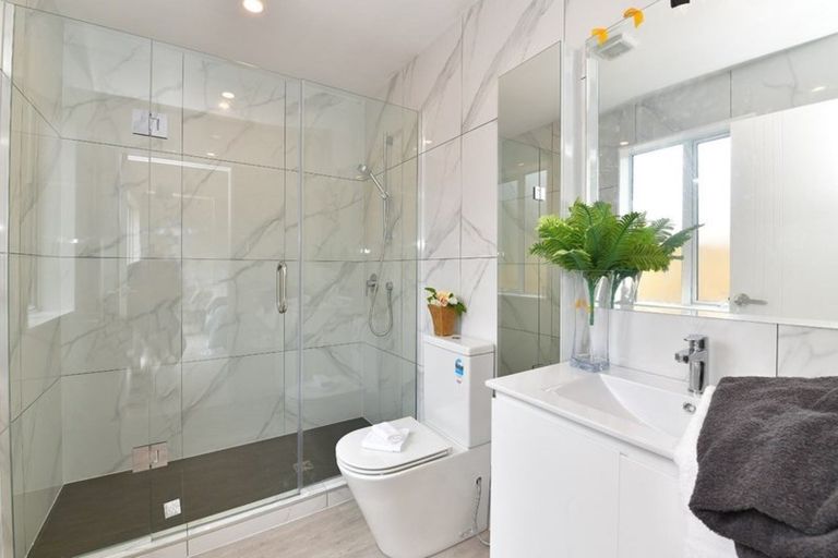 Photo of property in 702a East Coast Road, Pinehill, Auckland, 0632