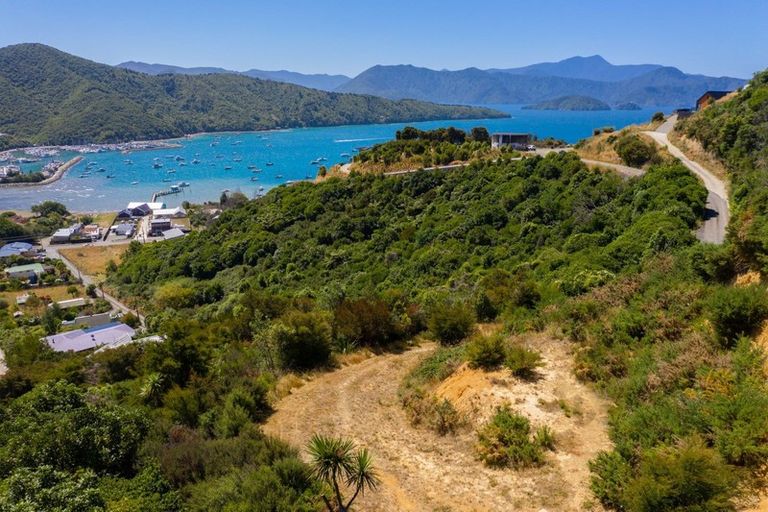 Photo of property in 42 Waimarama Street, Waikawa, Picton, 7220