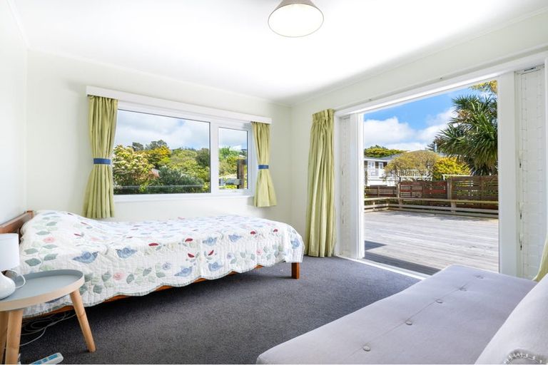 Photo of property in 63 Bassett Road, Johnsonville, Wellington, 6037