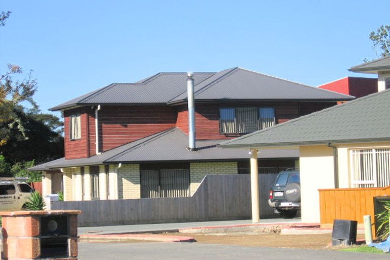 Photo of property in 42 South Kensington Way, Henderson, Auckland, 0612