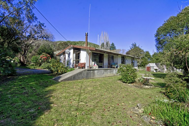 Photo of property in 3896 Ngahape Road, Ngahape, Masterton, 5890