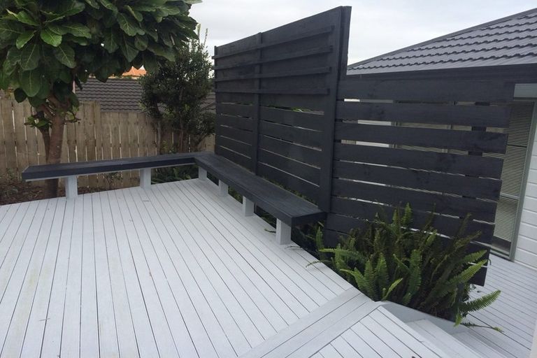 Photo of property in 1 Bridgehead Cove, West Harbour, Auckland, 0618