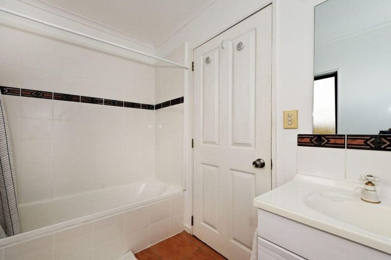 Photo of property in 147a View Road, Sunnyvale, Auckland, 0612