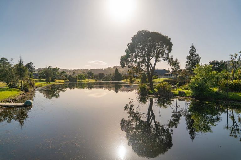 Photo of property in 15 Martin Place, Cooks Beach, Whitianga, 3591