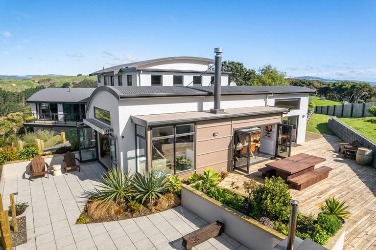 Photo of property in 3 Coroglen Rise, Pukerua Bay, 5026