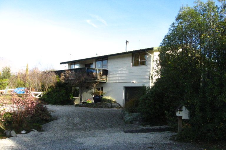 Photo of property in 41 Cedar Drive, Kelvin Heights, Queenstown, 9300