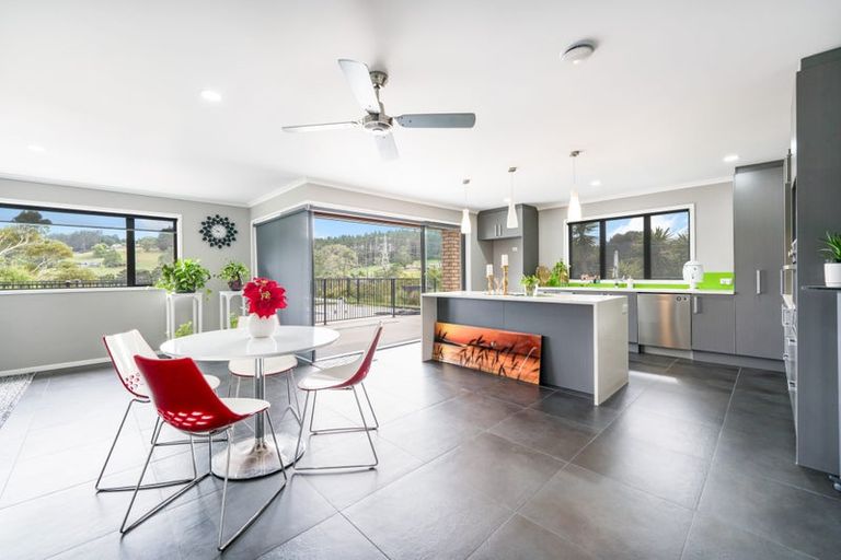 Photo of property in 165b Oraha Road, Kumeu, 0892