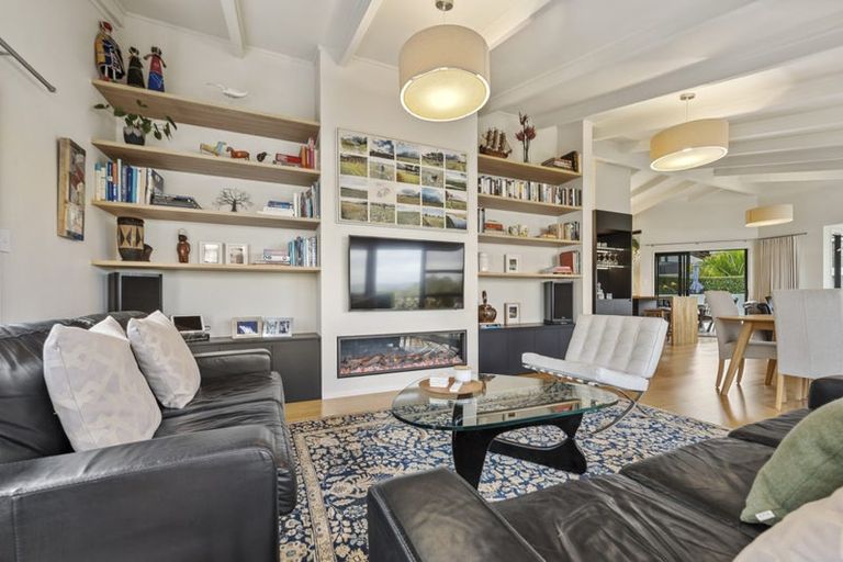 Photo of property in 2/27 Churchill Road, Murrays Bay, Auckland, 0630