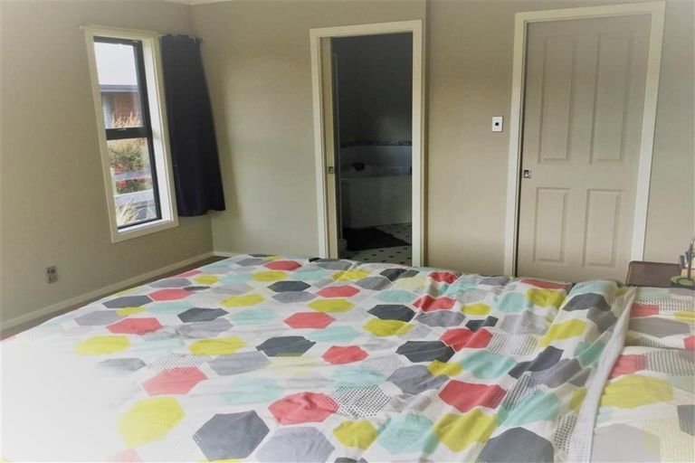 Photo of property in 20 Ash Avenue, Albert Town, Wanaka, 9305