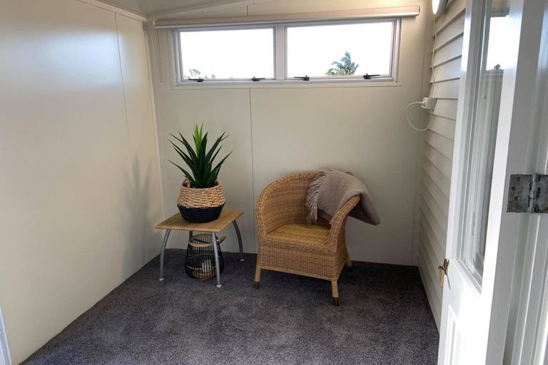 Photo of property in 8 Le Roy Terrace, Birkenhead, Auckland, 0626