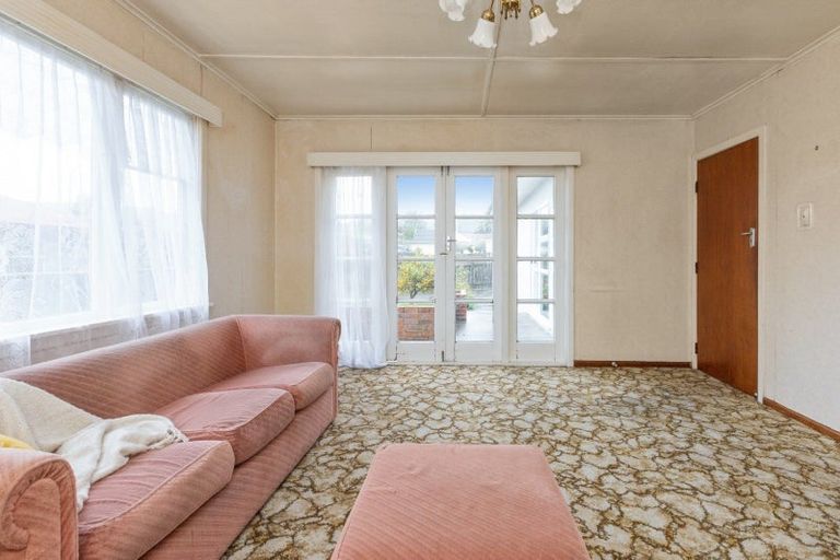 Photo of property in 2/13 Puketapu Road, Taradale, Napier, 4112