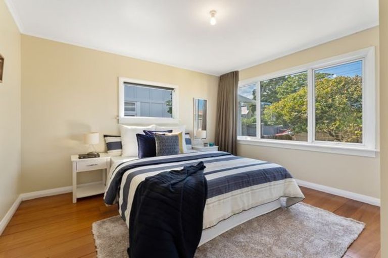 Photo of property in 52 Wallace Place, Westown, New Plymouth, 4310