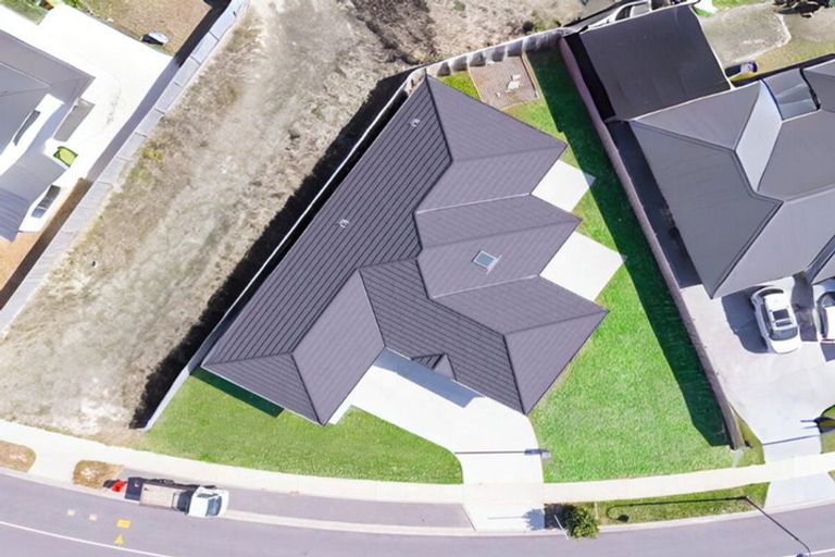 Photo of property in 65 Queen Charlotte Drive, Aotea, Porirua, 5024