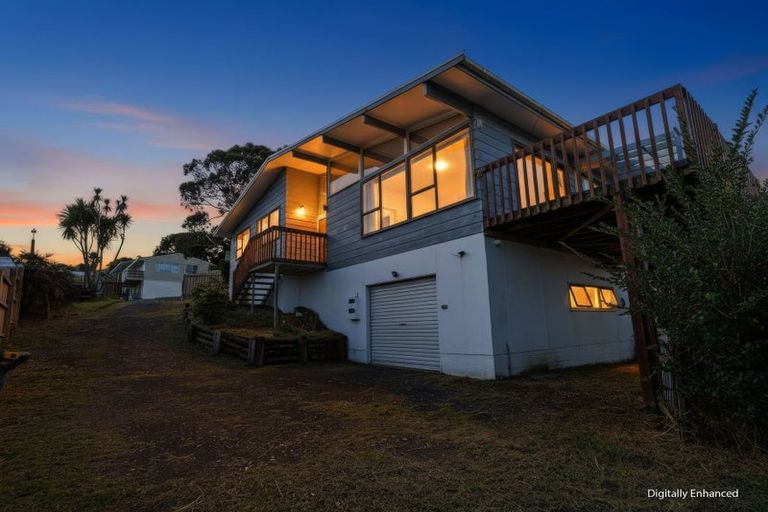 Photo of property in 6 Jenanne Place, Totara Vale, Auckland, 0629