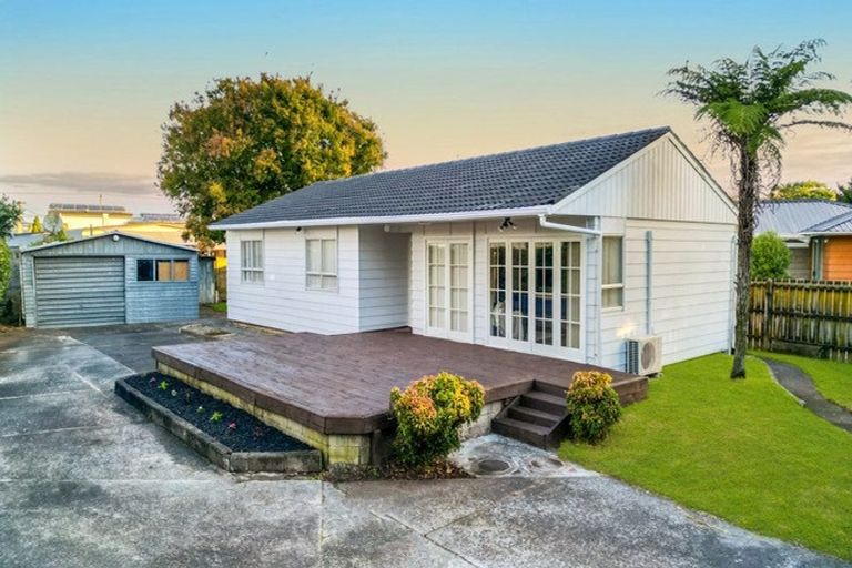 Photo of property in 8 Pukeroa Place, Papakura, 2110