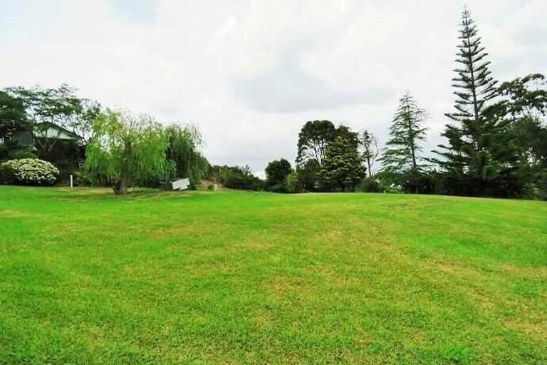Photo of property in 327 Kaipara Road, Papakura, 2582