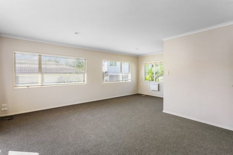 Photo of property in 2/16 Ocean View Road, Hatfields Beach, Orewa, 0931