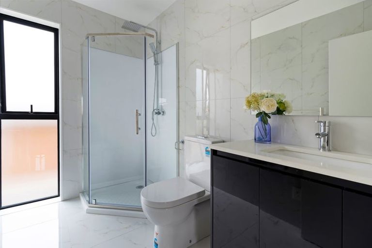 Photo of property in 4035f Great North Road, Glen Eden, Auckland, 0602