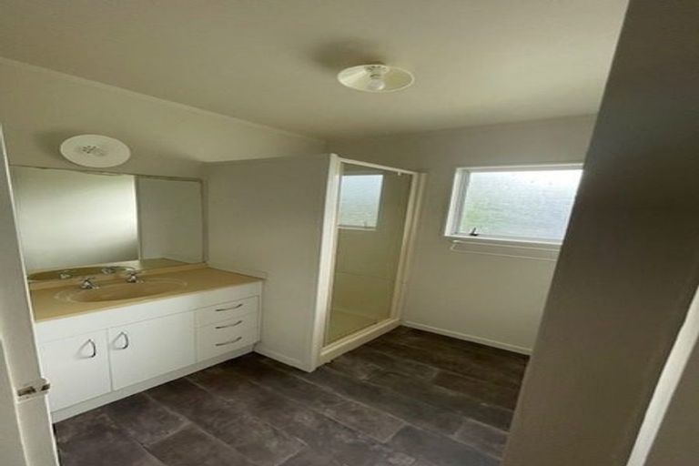 Photo of property in 23b Brian Crescent, Stanmore Bay, Whangaparaoa, 0932